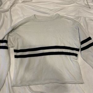 Semi cropped sweater